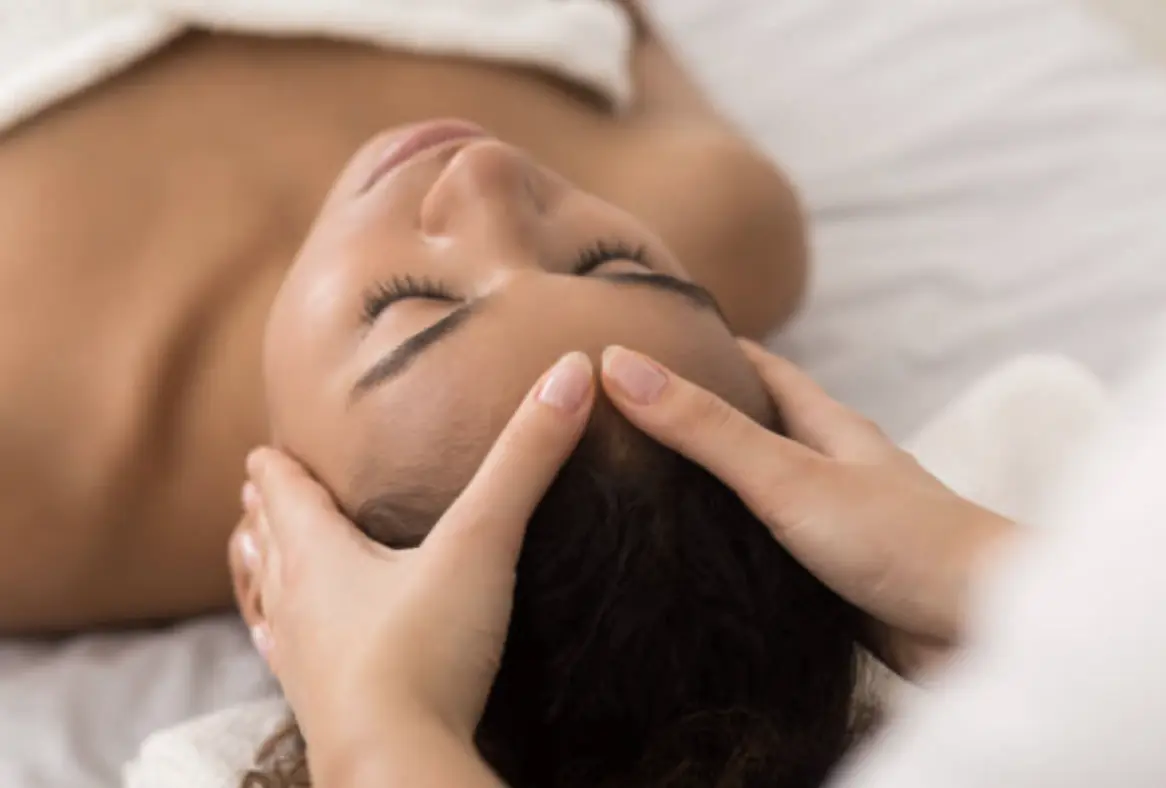Massage relaxant du visage