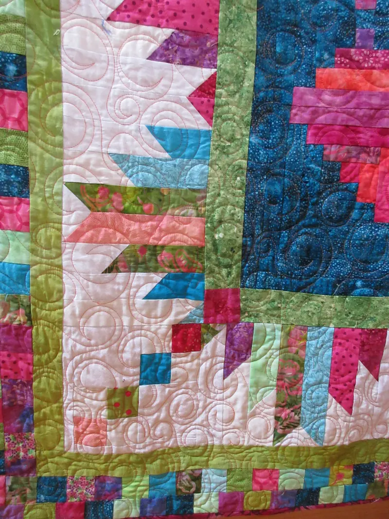 Advanced quilt with bright appliqué and free-motion quilting