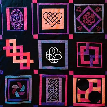 Celtic knot quilt in black and pink